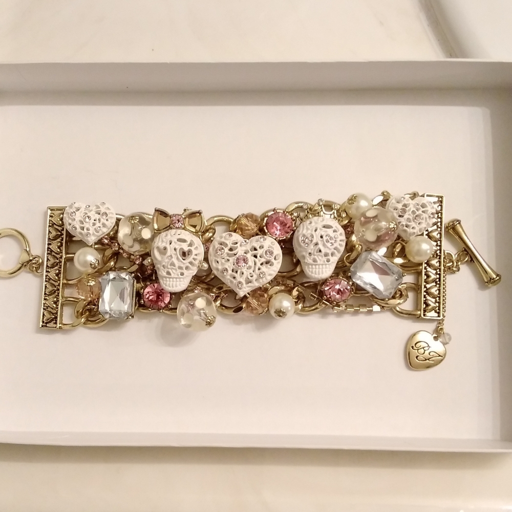 Betsey Johnson White Lace Skull Heart Bracelet